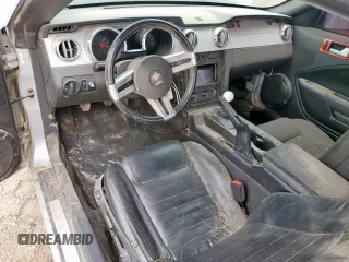 2006 Ford Mustang GT Deluxe z VIN 1ZVFT82H065132980, wystawiony jako Copart lot #52818745 z przebiegiem 207 854 mil mil oraz Szkoda całkowita • Salvage title. Historia ofert i sprzedaży dostępna na DreamBid. Obrazek 8.
