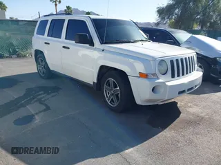 2009 Jeep Patriot Sport z VIN 1J4FT28B29D183307, wystawiony jako IAAI lot #42240329 z przebiegiem 179 172 mil mil oraz . Historia ofert i sprzedaży dostępna na DreamBid. Obrazek 1.