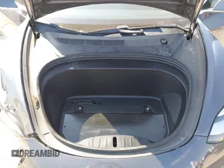 2019 Tesla Model 3 Mid Range z VIN 5YJ3E1EA7KF298816, wystawiony jako IAAI lot #42194478 z przebiegiem 86 017 mil mil oraz . Historia ofert i sprzedaży dostępna na DreamBid. Obrazek 10.
