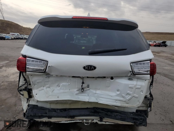 2015 Kia Sedona SX with VIN KNDMC5C19F6032915, listed as a Copart auction lot 82626784 with 135,594 mi miles and Salvage Title. Bid and sale history available at carsss.com. Image 6.