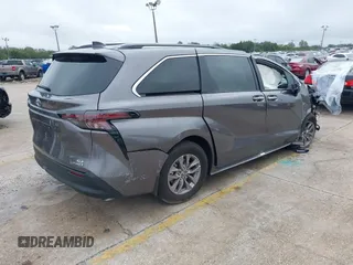 2024 Toyota Sienna XLE z VIN 5TDYRKEC2RS220855, wystawiony jako IAAI lot #41213081 z przebiegiem 2 852 mil mil oraz . Historia ofert i sprzedaży dostępna na DreamBid. Obrazek 4.
