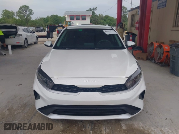 2023 Kia Forte LXS z VIN 3KPF24AD4PE612653, wystawiony jako IAAI lot #41660877 z przebiegiem 16 920 mil mil oraz . Historia ofert i sprzedaży dostępna na DreamBid. Obrazek 12.