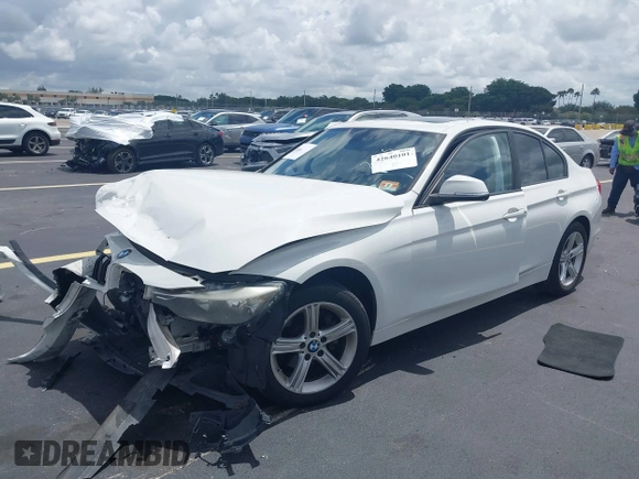 2013 BMW 3 Series 328i xDrive с VIN WBA3B5C54DF597262, выставлен на аукционе IAAI как лот 42640101 с пробегом 109 136 миль миль и . История ставок и продаж доступна на DreamBid. Изображение 17.