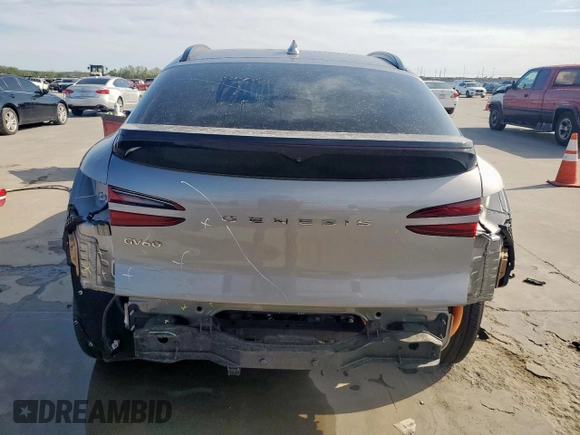 2024 Genesis GV60 z VIN KMUKEDSB3RU021508, wystawiony jako Copart lot #50765525 z przebiegiem 2 849 mil mil oraz Nie do naprawy • Non repairable. Historia ofert i sprzedaży dostępna na DreamBid. Obrazek 6.