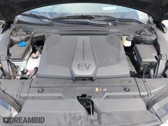 2023 Kia EV6 GT with VIN KNDC5DLE1P5133246, listed as a IAAI auction lot 41720374 with 7,352 mi miles. Bid and sale history available at carsss.com. Image 10.
