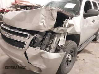 2008 Chevrolet Tahoe Special Service with VIN 1GNFK03078R203773, listed as a IAAI auction lot 41343306 with 165,796 mi miles. Bid and sale history available at carsss.com. Image 6.