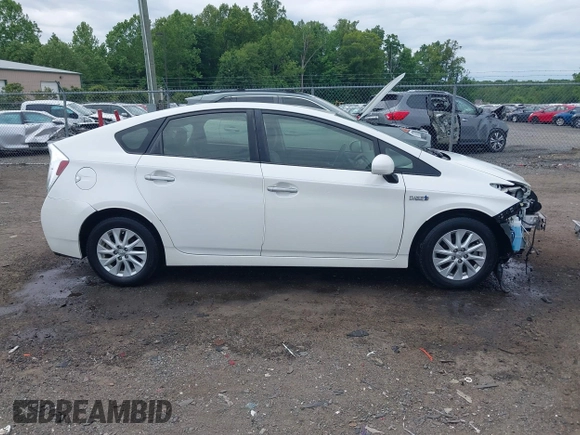 2014 Toyota Prius with VIN JTDKN3DP6E3055058, listed as a IAAI auction lot 42233555 with 133,718 mi miles and . Bid and sale history available at DreamBid. Image 13.