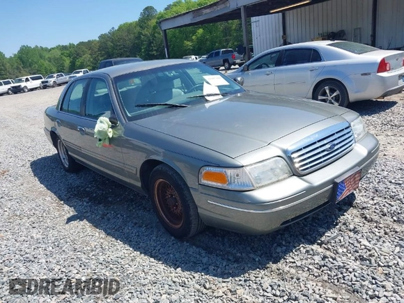 1999 Ford Crown Victoria LX с VIN 2FAFP74W8XX160853, выставлен на аукционе IAAI как лот 41987108 с пробегом 100 582 миль миль и . История ставок и продаж доступна на DreamBid. Изображение 1.