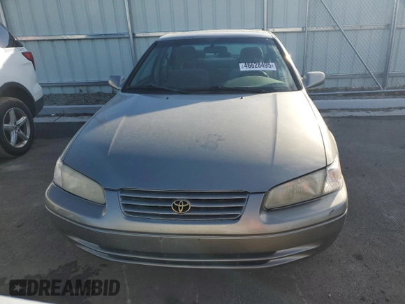 1998 Toyota Camry LE z VIN JT2BF28K2W0115564, wystawiony jako Copart lot #46628495 z przebiegiem 133 215 mil mil oraz Czysty tytuł • Clean title. Historia ofert i sprzedaży dostępna na DreamBid. Obrazek 5.