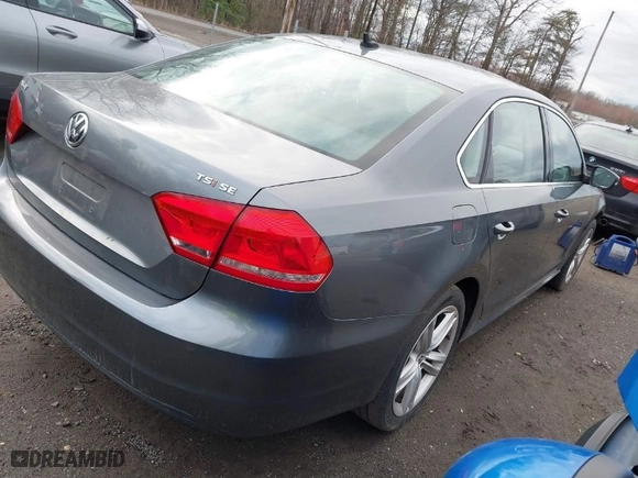 2014 Volkswagen Passat SE w/Sunroof with VIN 1VWBT7A3XEC069637, listed as a IAAI auction lot 41802276 with 119,945 mi miles. Bid and sale history available at carsss.com. Image 4.
