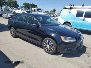 2014 Volkswagen Jetta SE z VIN 3VWD17AJ8EM424820, wystawiony jako Copart lot #63942515 z przebiegiem 180 530 mil mil oraz Czysty tytuł • Clean title. Historia ofert i sprzedaży dostępna na DreamBid. Obrazek 4.
