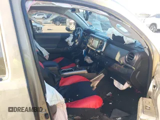 2017 Toyota Tacoma SR5 z VIN 5TFAZ5CN2HX039996, wystawiony jako IAAI lot #41406419 z przebiegiem 132 200 mil mil oraz . Historia ofert i sprzedaży dostępna na DreamBid. Obrazek 5.