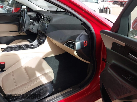 2017 Jaguar XE 35t Prestige with VIN SAJAK4BV6HA956301, listed as a IAAI auction lot 41735308 with 81,280 mi miles. Bid and sale history available at carsss.com. Image 5.
