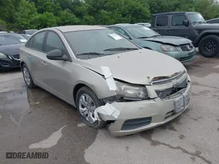 2014 Chevrolet Cruze LS with VIN 1G1PA5SH8E7230310, listed as a IAAI auction lot 42073690 with 36,756 mi miles. Bid and sale history available at carsss.com. Image 1.