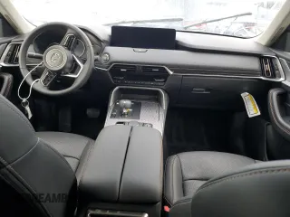 2025 Mazda CX-70 Preferred z VIN JM3KJBHD6S1115554, wystawiony jako Copart lot #74427204 z przebiegiem Nie podano mil oraz Szkody całkowita. Historia ofert i sprzedaży dostępna na DreamBid. Obrazek 8.