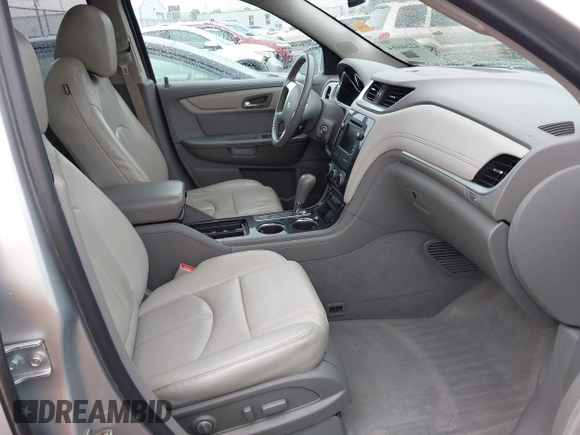 2016 Chevrolet Traverse LT z VIN 1GNKRHKDXGJ115343, wystawiony jako IAAI lot #42246084 z przebiegiem 148 021 mil mil oraz . Historia ofert i sprzedaży dostępna na DreamBid. Obrazek 5.