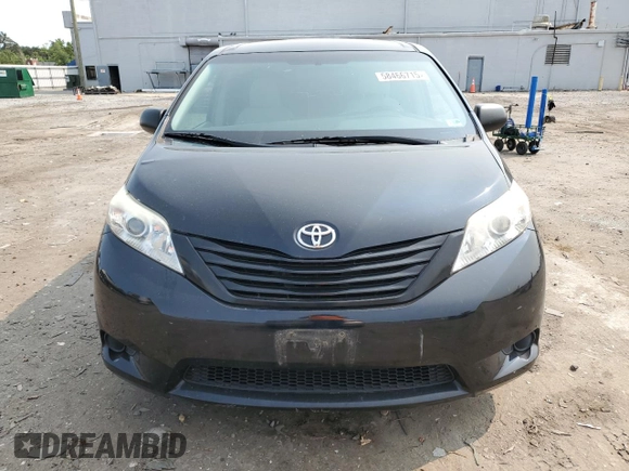 2015 Toyota Sienna L z VIN 5TDZK3DC7FS559722, wystawiony jako Copart lot #59285755 z przebiegiem 104 231 mil mil oraz Szkoda całkowita • Salvage title. Historia ofert i sprzedaży dostępna na DreamBid. Obrazek 5.