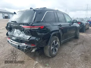2022 Jeep Grand Cherokee with VIN 1C4RJYB69N8715243, listed as a IAAI auction lot 42319323 with 23,405 mi miles and . Bid and sale history available at DreamBid. Image 4.