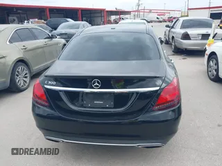 2019 Mercedes-Benz C 300 z VIN 55SWF8DB0KU307061, wystawiony jako IAAI lot #42143403 z przebiegiem Nie podano mil oraz . Historia ofert i sprzedaży dostępna na DreamBid. Obrazek 16.
