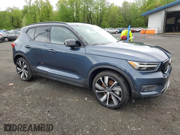2022 Volvo XC40 Twin Plus z VIN YV4ED3UR2N2674275, wystawiony jako Copart lot #55912995 z przebiegiem Nie podano mil oraz Tytuł czysty. Historia ofert i sprzedaży dostępna na DreamBid. Obrazek 4.