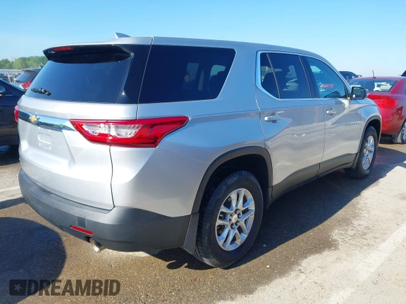 2018 Chevrolet Traverse LS z VIN 1GNERFKW7JJ145166, wystawiony jako IAAI lot #42161304 z przebiegiem 104 165 mil mil oraz . Historia ofert i sprzedaży dostępna na DreamBid. Obrazek 4.