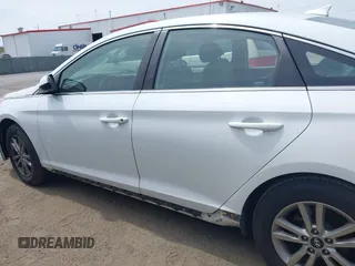 2017 Hyundai Sonata 2.4L z VIN 5NPE24AF8HH552970, wystawiony jako IAAI lot #42075452 z przebiegiem 116 714 mil mil oraz . Historia ofert i sprzedaży dostępna na DreamBid. Obrazek 13.