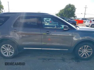 2017 Ford Explorer XLT z VIN 1FM5K7D85HGA07243, wystawiony jako IAAI lot #42672521 z przebiegiem 214 644 mil mil oraz . Historia ofert i sprzedaży dostępna na DreamBid. Obrazek 13.