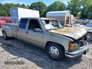 1999 GMC Sierra 3500 z VIN 1GTHC33J7XF036114, wystawiony jako IAAI lot #39848962 z przebiegiem Nie podano mil oraz . Historia ofert i sprzedaży dostępna na DreamBid. Obrazek 1.
