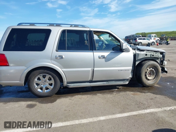 2006 Lincoln Navigator Luxury with VIN 5LMFU28516LJ13630, listed as a IAAI auction lot 42003960 with 139,505 mi miles. Bid and sale history available at carsss.com. Image 14.