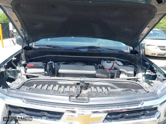 2025 Chevrolet Silverado 1500 LT with VIN 1GCUKDED2SZ161690, listed as a IAAI auction lot 42067327 with 9,920 mi miles. Bid and sale history available at carsss.com. Image 10.