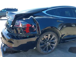 2018 Tesla Model S 75D with VIN 5YJSA1E22JF289195, listed as a IAAI auction lot 41825949 with 49,217 mi miles and . Bid and sale history available at DreamBid. Image 20.