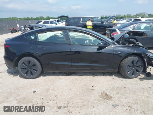 2025 Tesla Model 3 Long Range z VIN 5YJ3E1EB0SF919659, wystawiony jako IAAI lot #42128333 z przebiegiem 2 068 mil mil oraz . Historia ofert i sprzedaży dostępna na DreamBid. Obrazek 12.