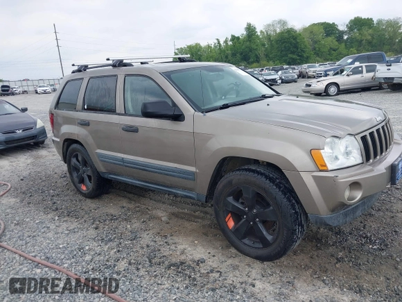 2006 Jeep Grand Cherokee Laredo with VIN 1J4HS48N56C111651, listed as a IAAI auction lot 42048777 with 224,866 mi miles. Bid and sale history available at carsss.com. Image 1.