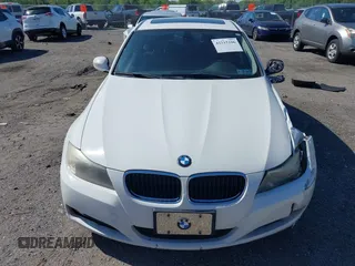 2011 BMW 3 Series 328i z VIN WBAPH5C55BF093784, wystawiony jako IAAI lot #42215106 z przebiegiem 119 577 mil mil oraz . Historia ofert i sprzedaży dostępna na DreamBid. Obrazek 12.