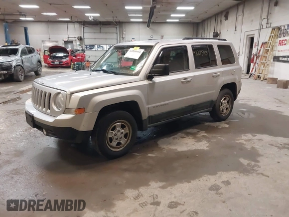 2011 Jeep Patriot Latitude z VIN 1J4NF1GB9BD266334, wystawiony jako IAAI lot #42209910 z przebiegiem 98 442 mil mil oraz . Historia ofert i sprzedaży dostępna na DreamBid. Obrazek 2.