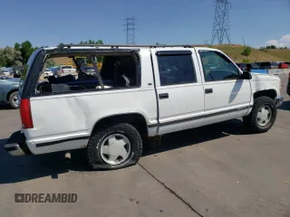 1998 GMC Suburban z VIN 3GKFK16R0WG502287, wystawiony jako Copart lot #62323314 z przebiegiem 181 638 mil mil oraz Szkody całkowita. Historia ofert i sprzedaży dostępna na DreamBid. Obrazek 3.