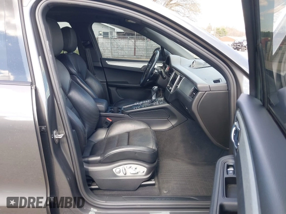 2018 Porsche Macan with VIN WP1AA2A52JLB11042, listed as a IAAI auction lot 41899303 with 86,179 mi miles. Bid and sale history available at carsss.com. Image 5.