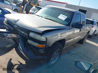 2000 Chevrolet Silverado 1500 LT with VIN 1GCEK19T2YE366690, listed as a IAAI auction lot 41419384 with 266,873 mi miles. Bid and sale history available at carsss.com. Image 17.