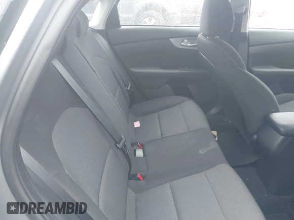 2023 Kia Forte LXS z VIN 3KPF24ADXPE544309, wystawiony jako IAAI lot #41722008 z przebiegiem 61 154 mil mil oraz . Historia ofert i sprzedaży dostępna na DreamBid. Obrazek 8.