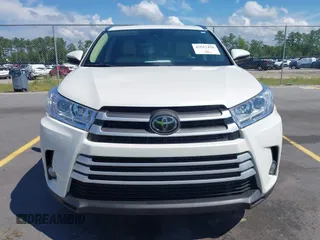 2019 Toyota Highlander SE with VIN 5TDKZRFH7KS551929, listed as a IAAI auction lot 42627458 with 84,117 mi miles and . Bid and sale history available at DreamBid. Image 12.