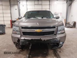 2013 Chevrolet Suburban LT with VIN 1GNSKJE76DR375916, listed as a IAAI auction lot 41588724 with 281,808 mi miles. Bid and sale history available at carsss.com. Image 13.