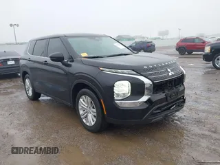 2024 Mitsubishi Outlander ES z VIN JA4J3UA88RZ074065, wystawiony jako IAAI lot #41451179 z przebiegiem 3 338 mil mil oraz . Historia ofert i sprzedaży dostępna na DreamBid. Obrazek 1.