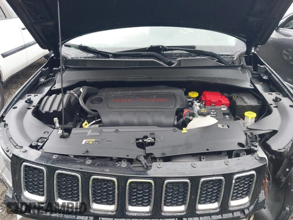 2021 Jeep Compass Latitude z VIN 3C4NJDBBXMT575577, wystawiony jako IAAI lot #42363945 z przebiegiem 32 341 mil mil oraz . Historia ofert i sprzedaży dostępna na DreamBid. Obrazek 10.