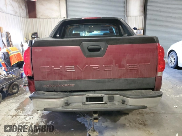 2004 Chevrolet Avalanche z VIN 3GNEC12TX4G215422, wystawiony jako Copart lot #44865345 z przebiegiem 200 240 mil mil oraz Czysty tytuł • Clean title. Historia ofert i sprzedaży dostępna na DreamBid. Obrazek 6.