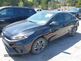2022 Kia Forte LXS z VIN 3KPF24AD6NE469430, wystawiony jako IAAI lot #41969366 z przebiegiem 100 526 mil mil oraz . Historia ofert i sprzedaży dostępna na DreamBid. Obrazek 2.