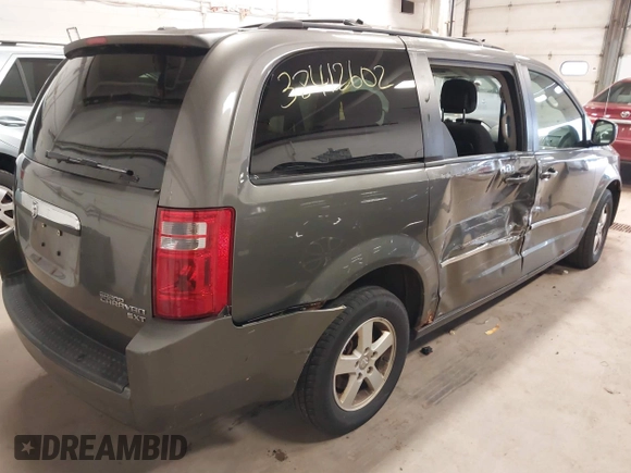 2010 Dodge Grand Caravan SXT z VIN 2D4RN5D14AR416488, wystawiony jako IAAI lot #38412602 z przebiegiem 136 997 mil mil oraz . Historia ofert i sprzedaży dostępna na DreamBid. Obrazek 4.