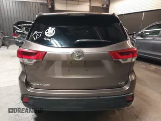 2018 Toyota Highlander LE with VIN 5TDBZRFHXJS879909, listed as a IAAI auction lot 42400961 with 35,721 mi miles and . Bid and sale history available at DreamBid. Image 17.
