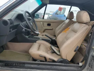 1989 BMW 3 Series z VIN WBABB2309K8862774, wystawiony jako Copart lot #44600775 z przebiegiem 88 683 mil mil oraz Czysty tytuł • Clean title. Historia ofert i sprzedaży dostępna na DreamBid. Obrazek 7.
