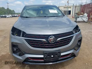 2023 Buick Encore GX Select с VIN KL4MMDS21PB121589, выставлен на аукционе IAAI как лот 42121103 с пробегом 20 379 миль миль и . История ставок и продаж доступна на DreamBid. Изображение 6.