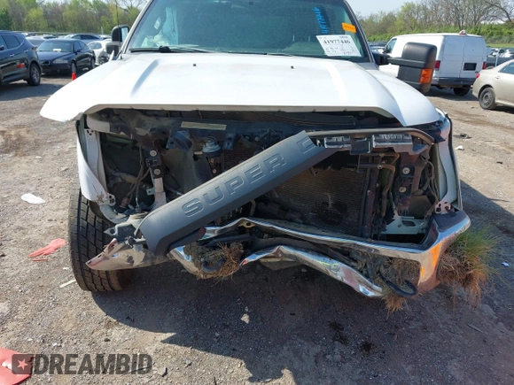 2015 Ford Super Duty F-250 SRW XLT with VIN 1FT7X2B69FEA73967, listed as a IAAI auction lot 41977446 with 270,442 mi miles. Bid and sale history available at carsss.com. Image 6.